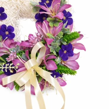 Coroniță minimalistă elegantă cu flori artificiale premium