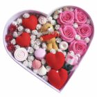 Flower box alb inimă cu trandafiri roz din săpun