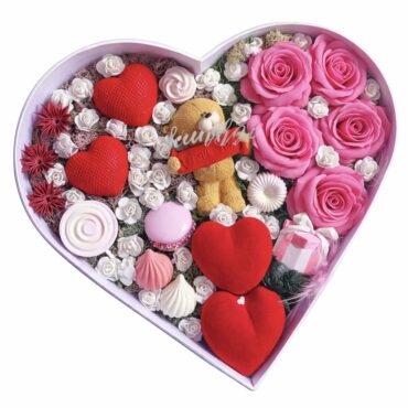 Flower box alb inimă cu trandafiri roz din săpun