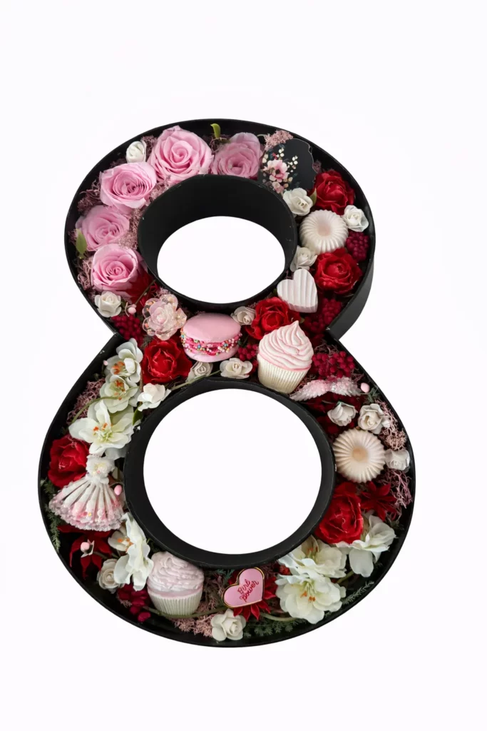 Flower box 8 cu trandafiri criogenați roz și macarons