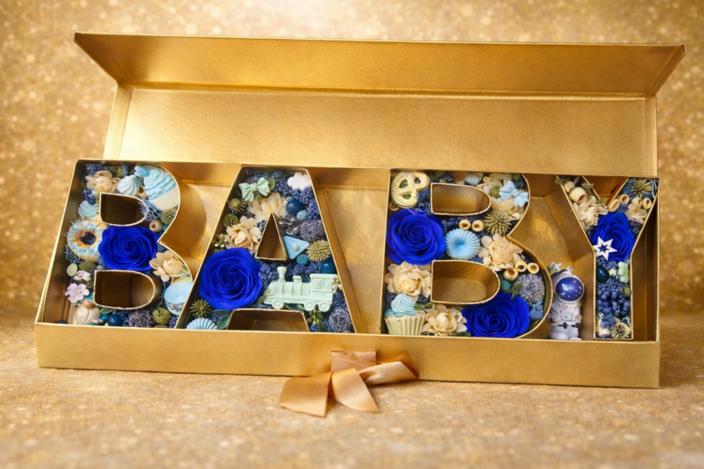 Cutie decorativă BABY băiat cu trandafiri albaștri