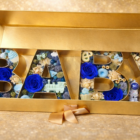 Cutie decorativă BABY băiat cu trandafiri albaștri