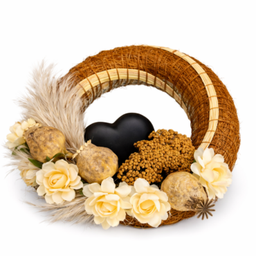 Coroniță funerară din paie cu inimă ceramică neagră