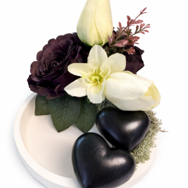 Aranjament funerar pe bază ceramică - detaliu trandafir burgund