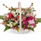 Coș floral premium primăvară din ratan alb cu flori roz